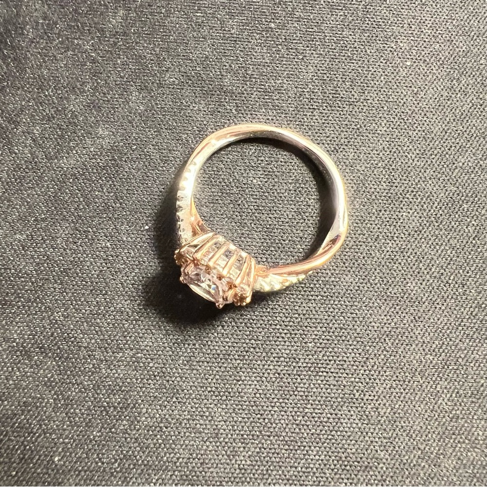Elegant Rose Gold 925 Halo Ring - Picture 4 of 5